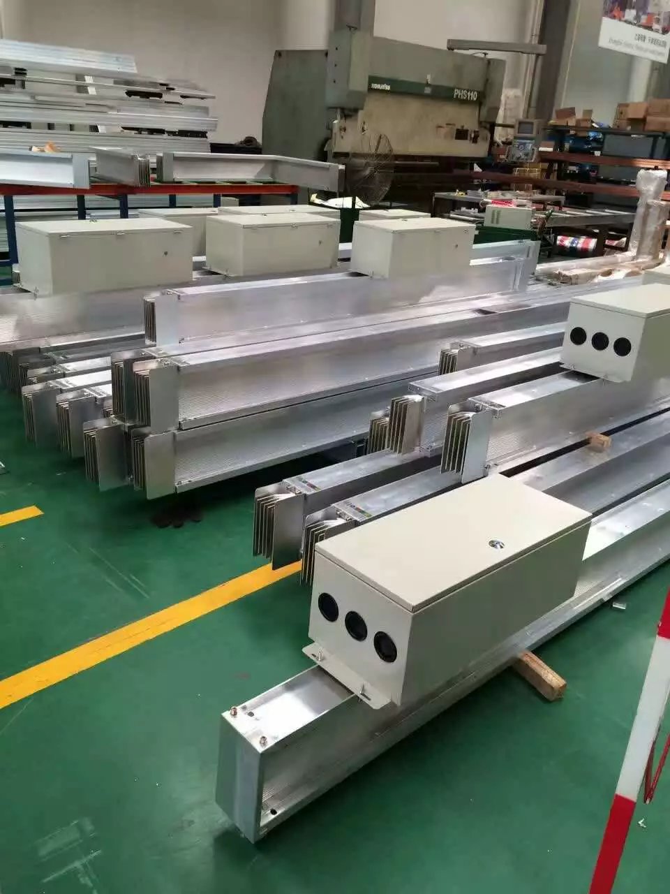 西吉縣密集型母線槽與濟南雄天電氣 電氣設備制造的專業力量